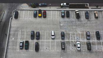Правила парковки автомобиля в Греции